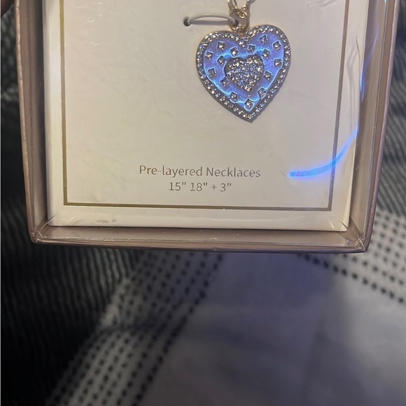 Pre-layered necklaces - Picture 3 of 3